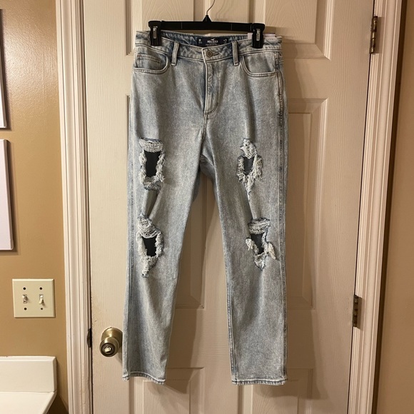 High-Rise Curvy Distressed Mom Jeans - Picture 1 of 3
